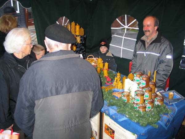 06 Weihnachtsmarkt 07 Biene